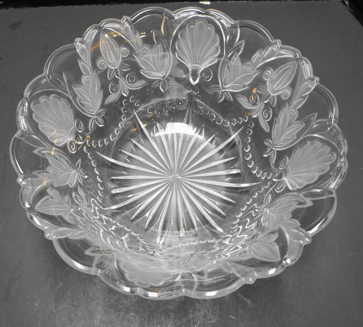 Fifth Avenue Crystal Fleur de Lis Shell Leaves Serving Bowl