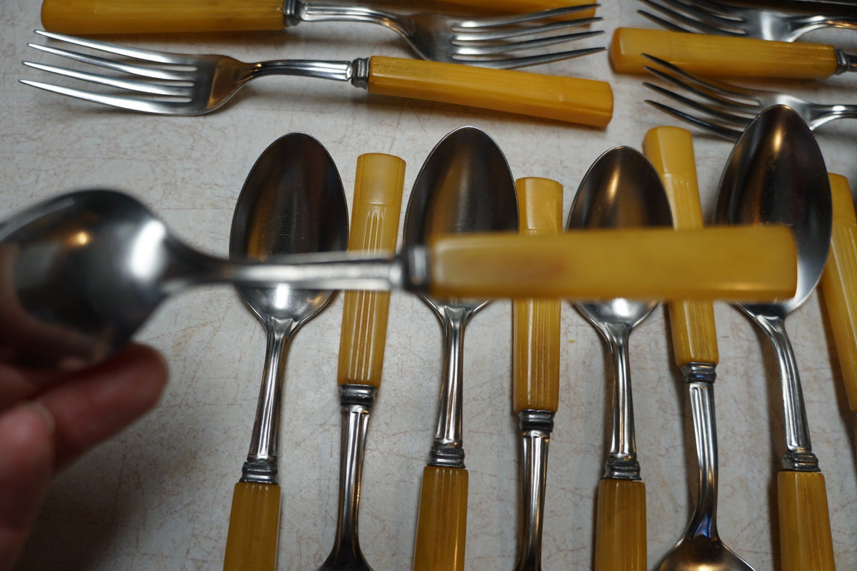 Butterscotch Bakelite Art Deco Handle Flatware Set 24 Pieces Service for 6