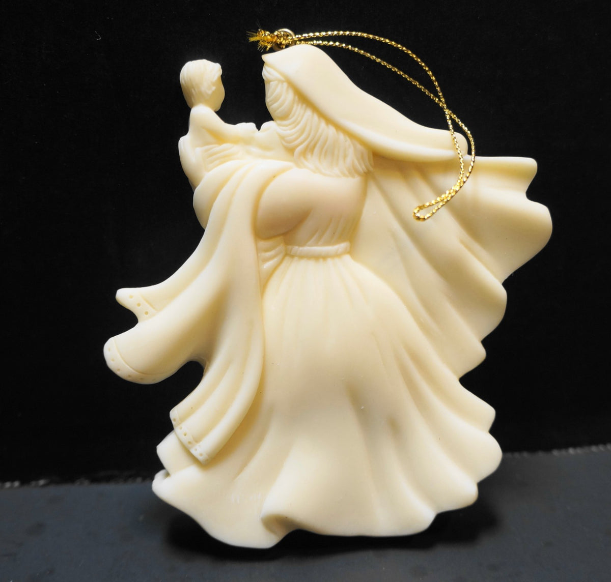 Avon Season's Joy Mother and Child Resin Ornament 1997