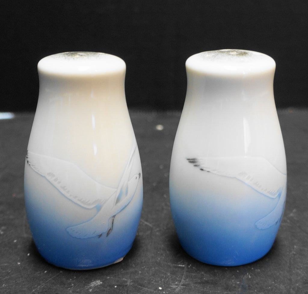 Blue White Seagull Salt Pepper Shakers Pair Japan