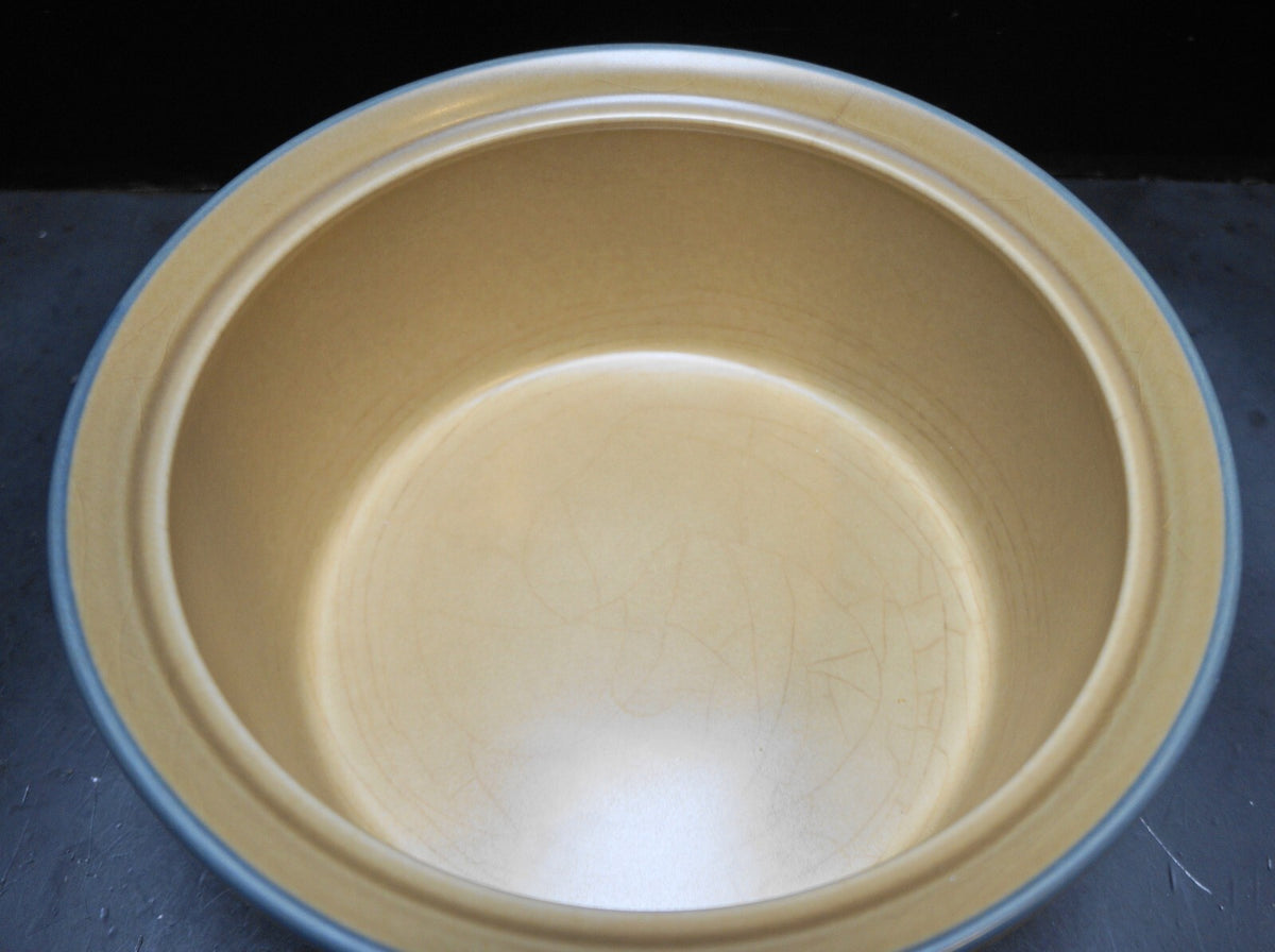 Pfaltzgraff Folk Art 2 Qt Casserole Round With Lid Chip on Base