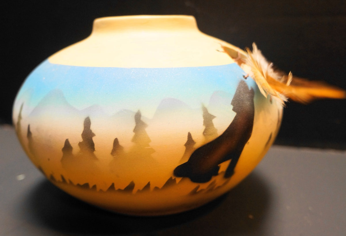Southwestern Native American Squat Vase Airbrush Paint Wolf Bird Dreamcatcher
