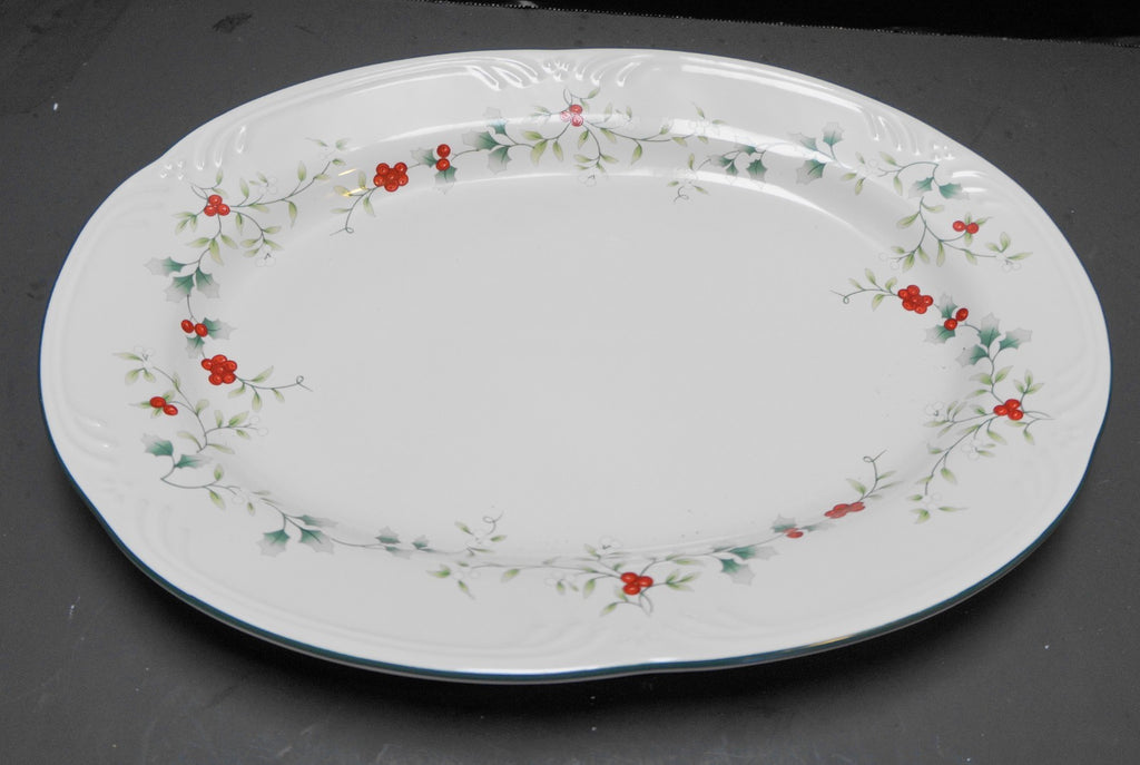 Pfaltzgraff Winterberry Oval Platter 14 IN