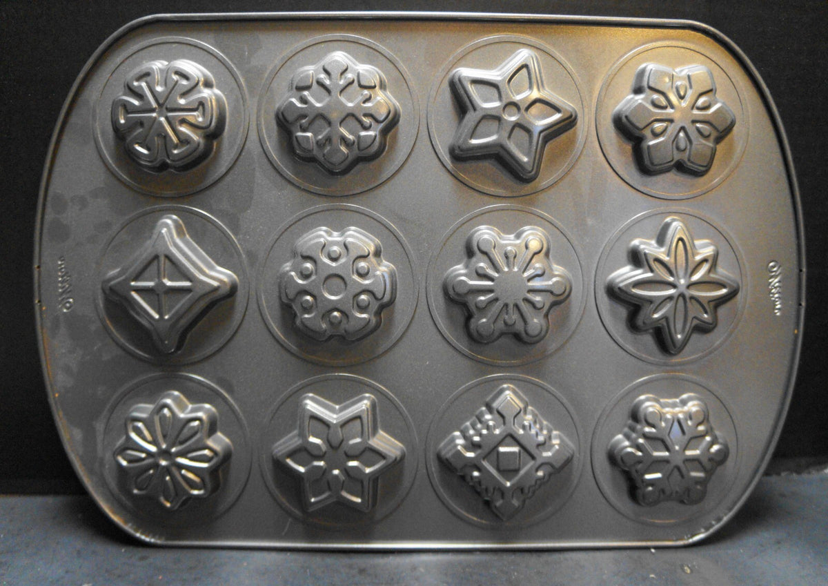 Pre-owned Wilton 12-CAVITY SNOWFLAKE COOKIE PAN  12 Cookie Designs Non-Stick EUC