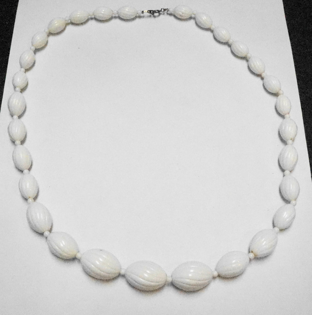 White Lucite Melon Twist Oblong Graduated Beads Necklace