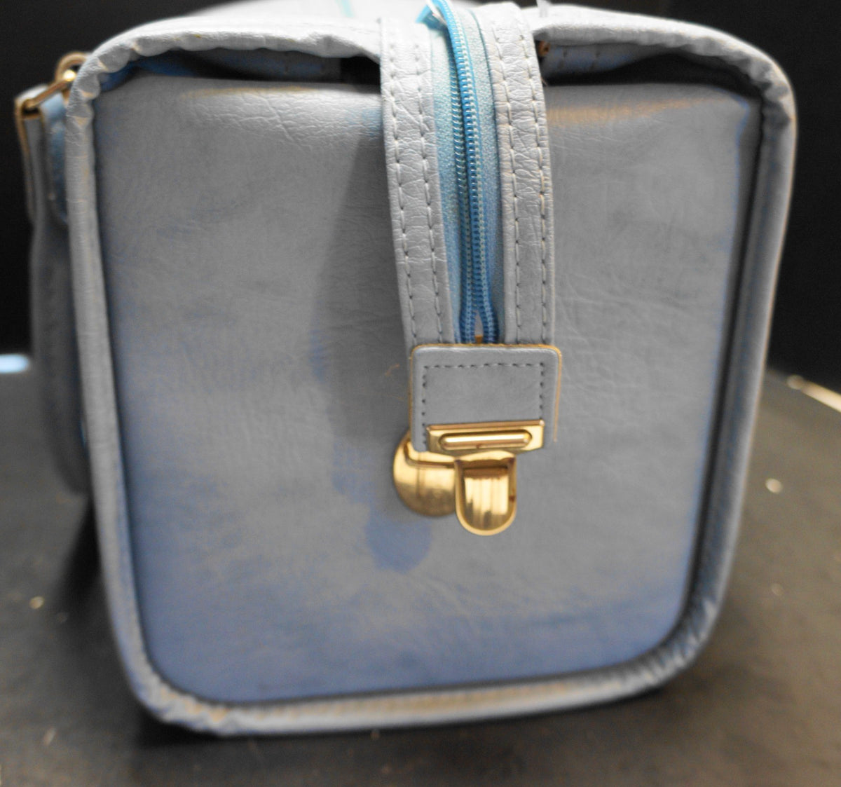 Samsonite Baby Blue Soft Faux Leather Carry On Train Case ZIp Top Double Handle