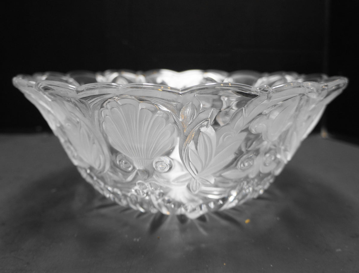 Fifth Avenue Crystal Fleur de Lis Shell Leaves Serving Bowl