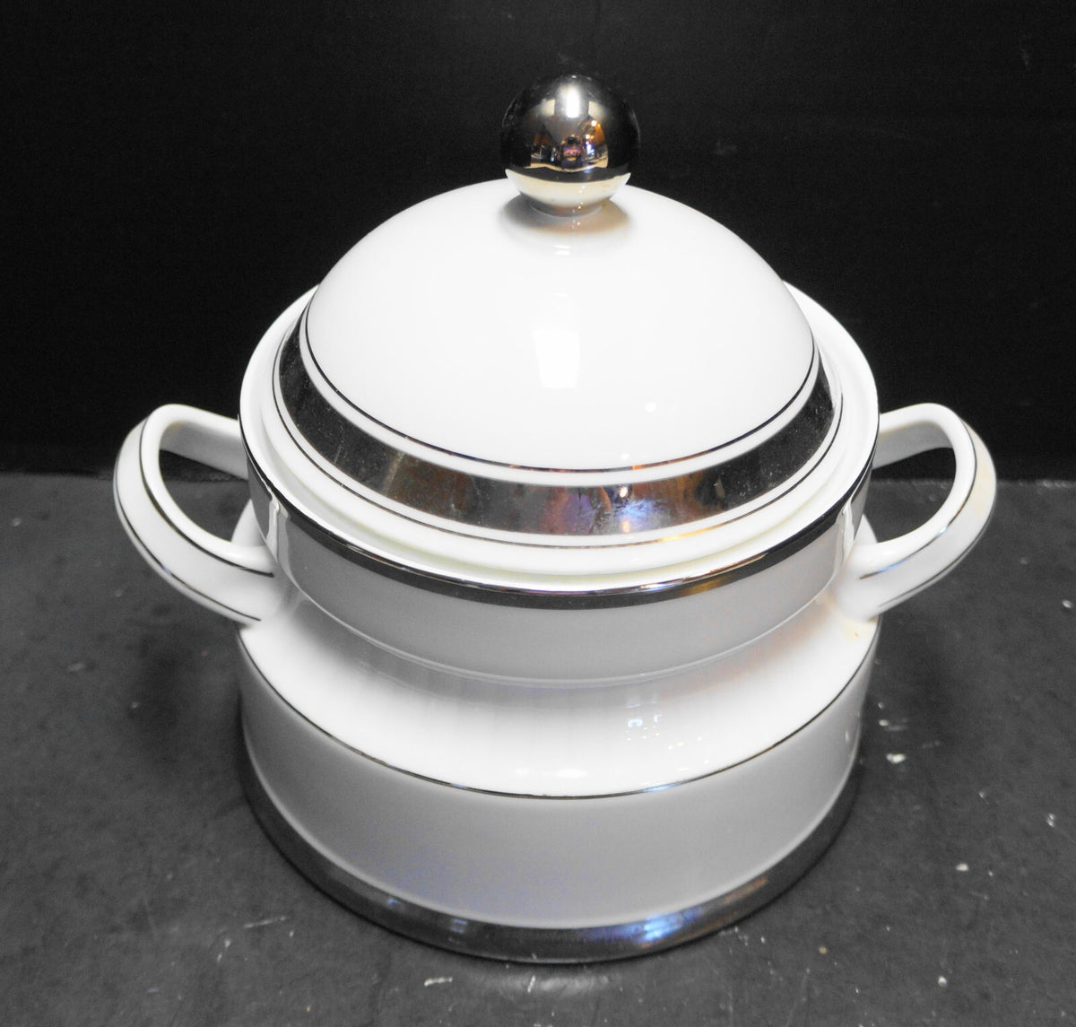 Winterling Bavaria White Sculpted Rib Platinum Trim Tureen