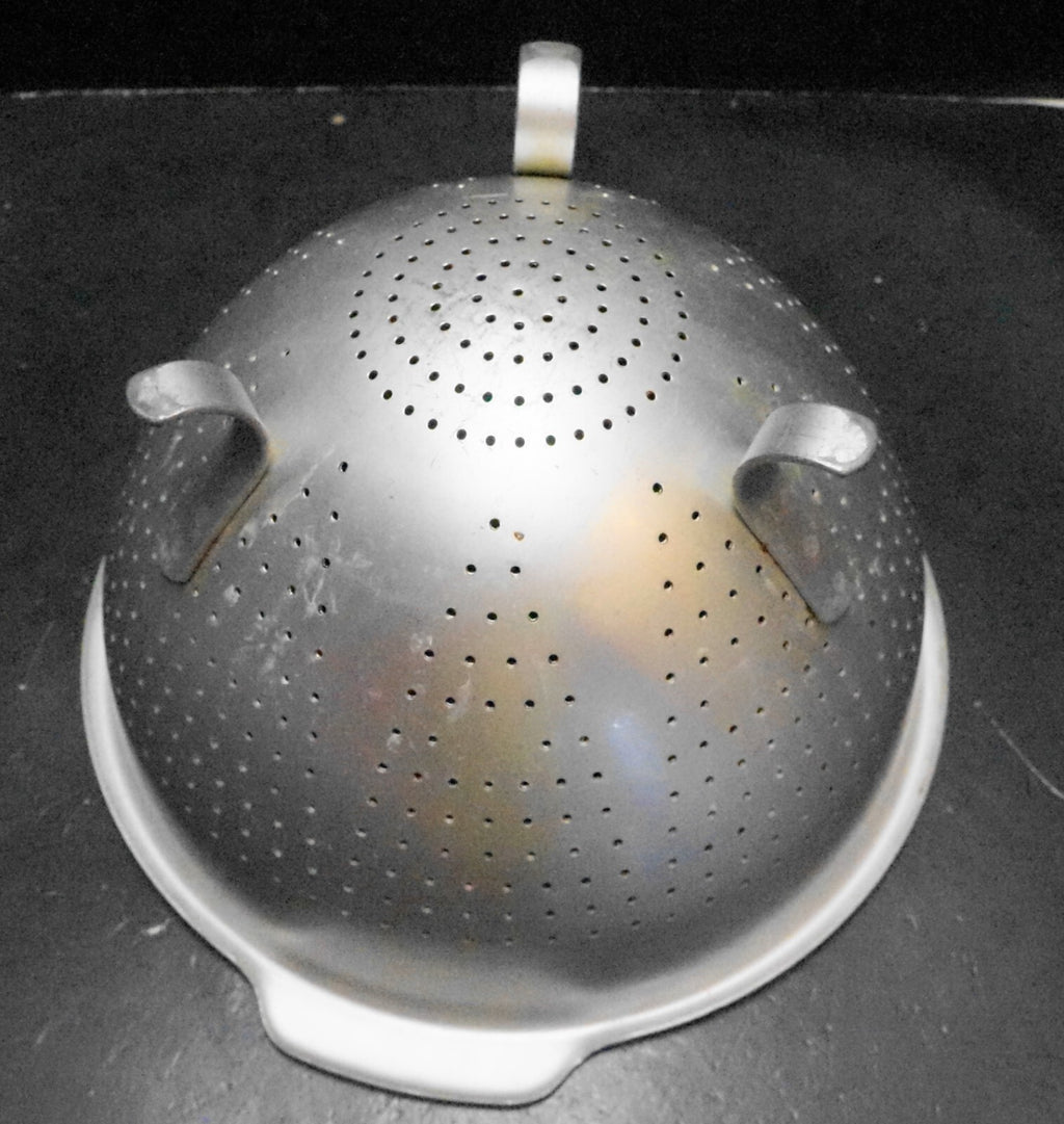 Wear-Ever Aluminum Colander #3123 9 IN Three Feet