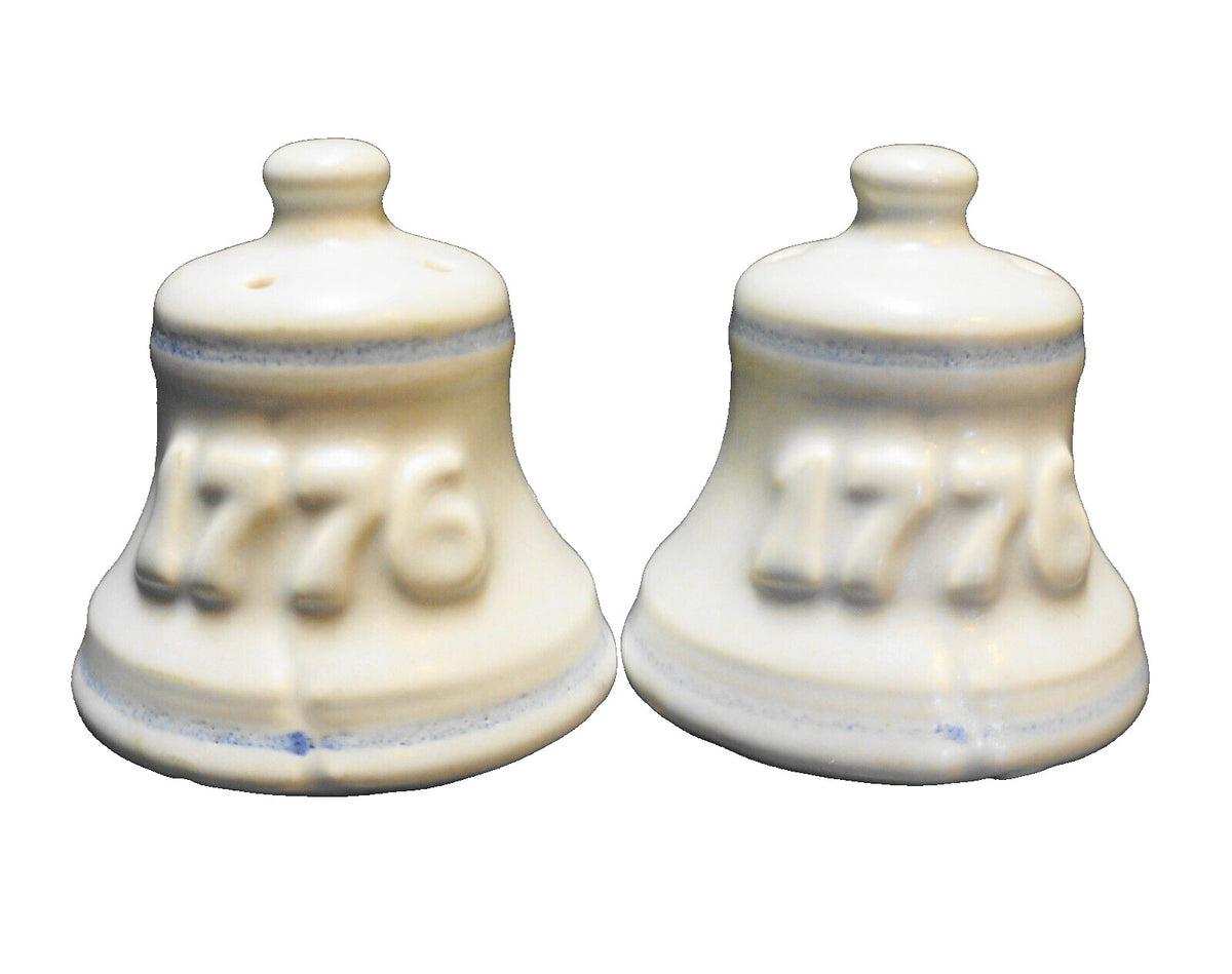 Vintage USA Pfaltzgraff YORKTOWN 1776 Liberty Bell Salt & Pepper Shakers