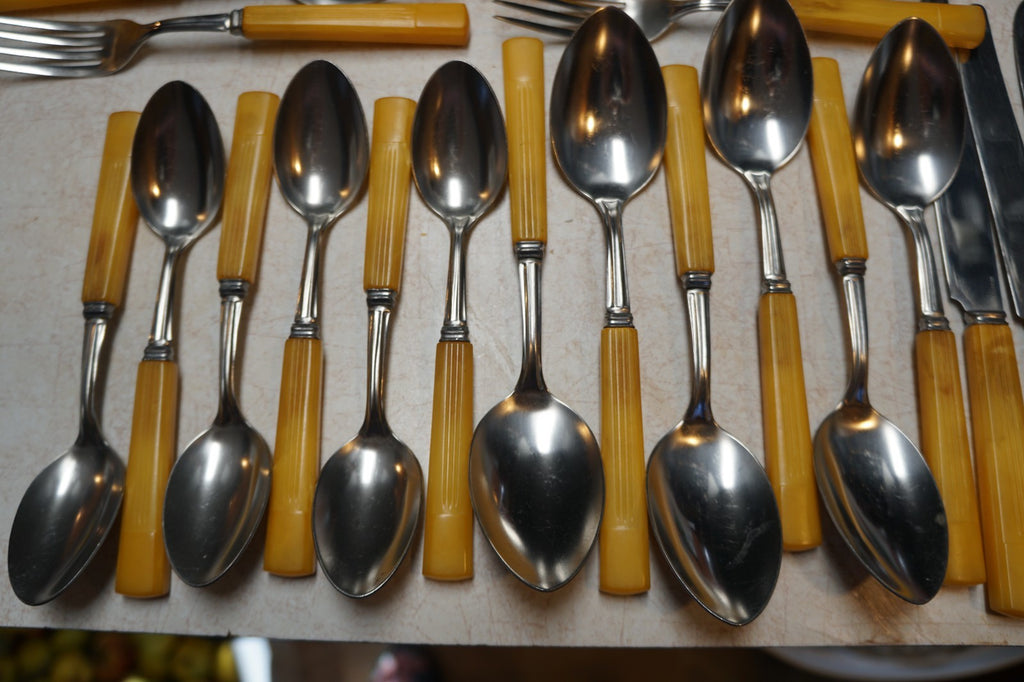 Butterscotch Bakelite Art Deco Handle Flatware Set 24 Pieces Service for 6