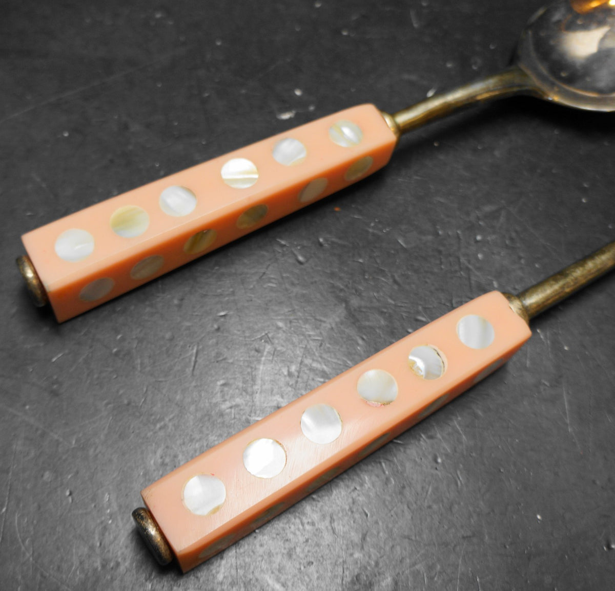 Two's Company Circles of Pearl Pink Handles Silverplated Salad Servers Fork Spoon