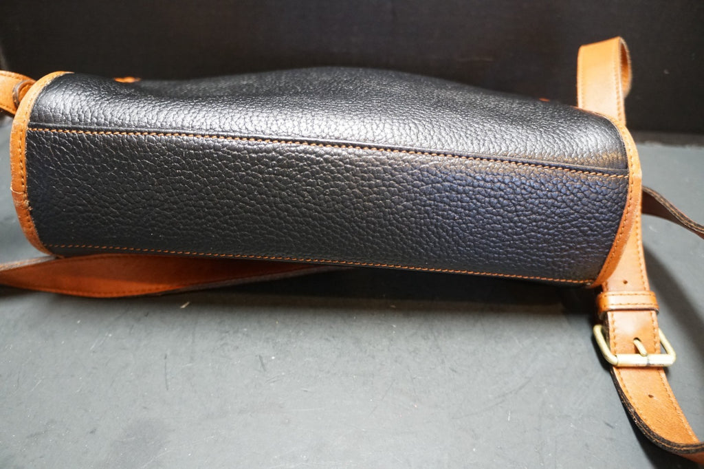 Liz Claiborne British Tan Black Pebbled Leather Crossbody Shoulder Bag Purse 90s