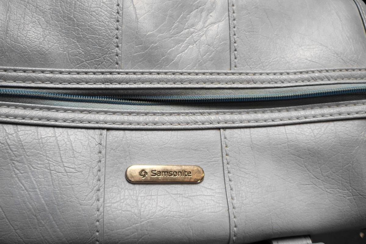 Samsonite Baby Blue Soft Faux Leather Carry On Train Case ZIp Top Double Handle