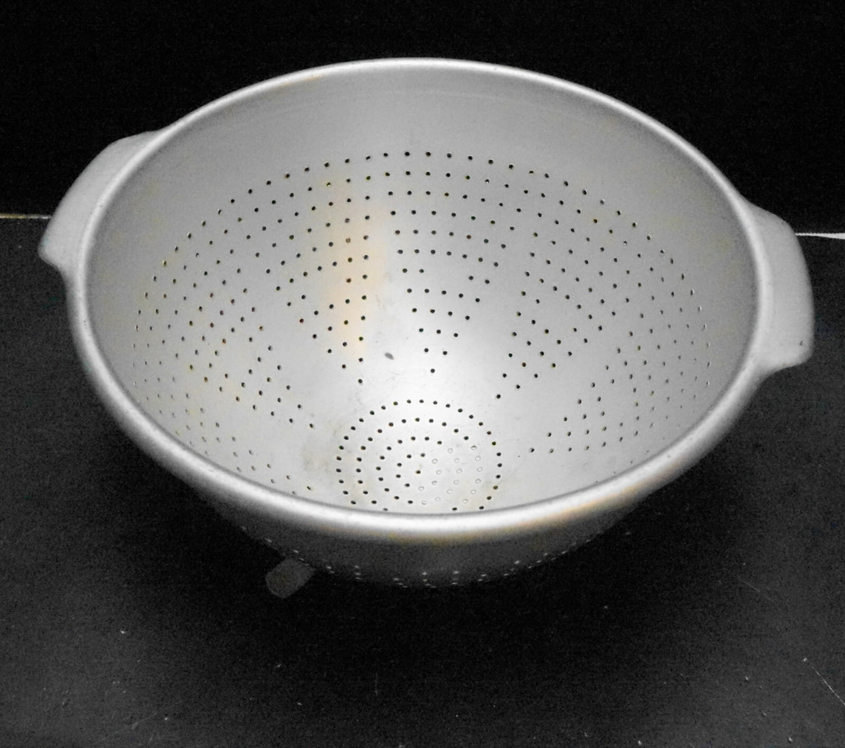 Wear-Ever Aluminum Colander #3123 9 IN Three Feet