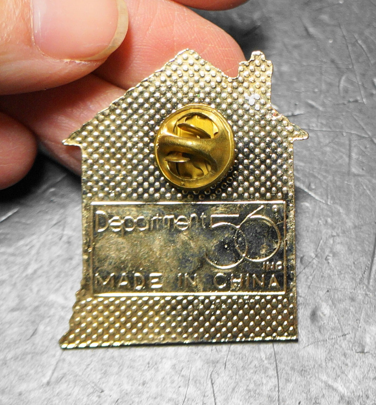 Vintage 1995 HOME FOR THE HOLIDAYS DEPARTMENT 56 LOGO GOLD TONE ENAMEL PIN