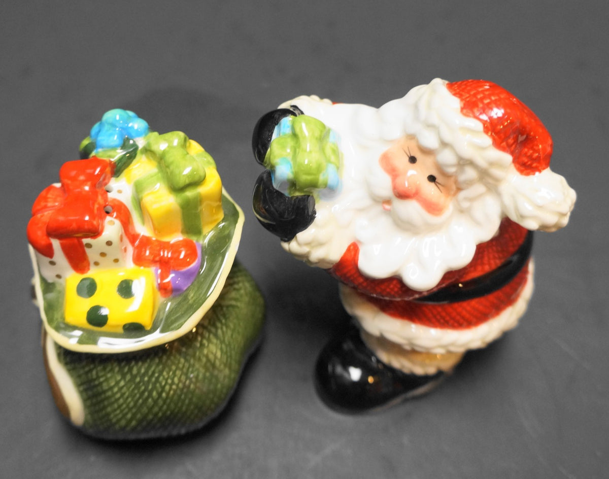 Fitz and Floyd Gifts from Santa Salt Pepper Shakers 2005