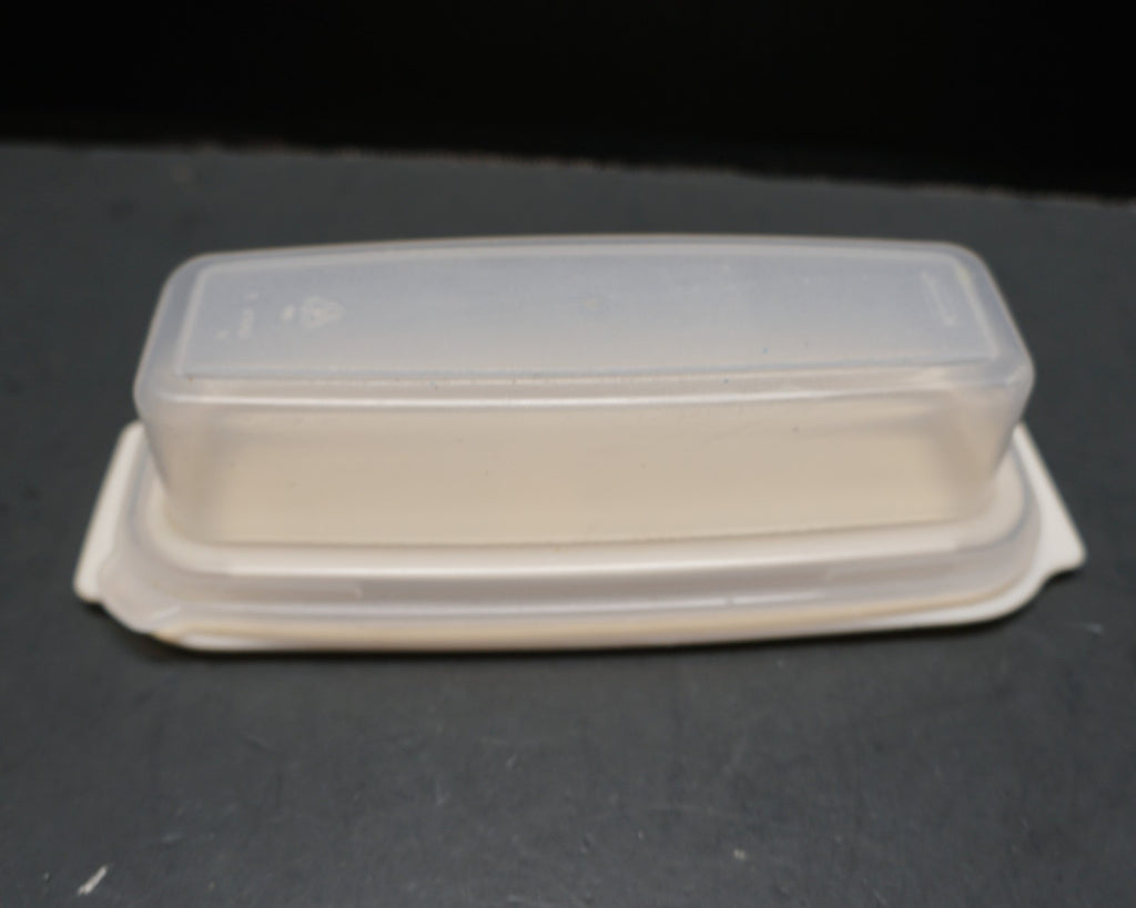 Rubbermaid Almond Base Clear Top 1 Stick Butter Dish