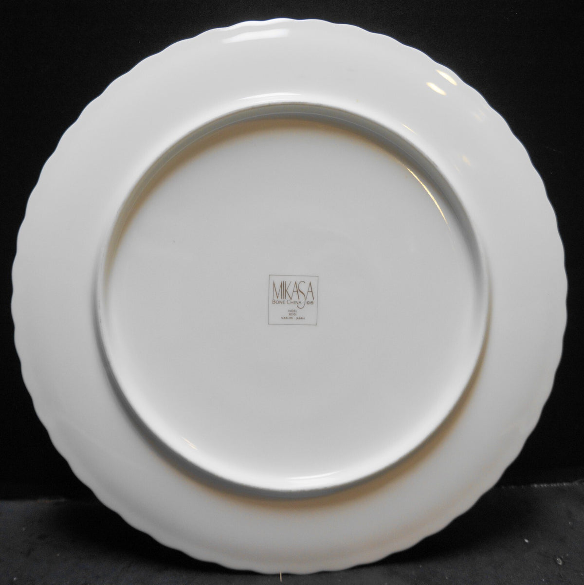 Mikasa Noel Bone China Cake Plate Christmas 11 3/8 IN