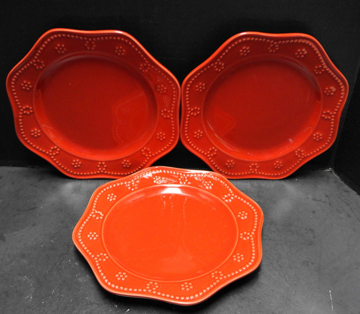 Food Network Fontinella Red Dinner Plates Set of 3 Embossed Beads Scalloped
