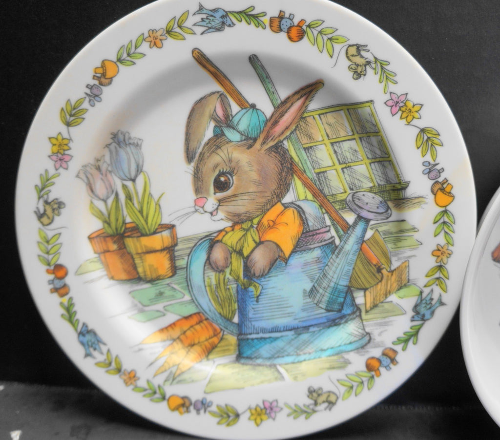 Oneida Ware Peter Rabbit Melamine Plastic Child's Dishes Set Mug Plate Bowls