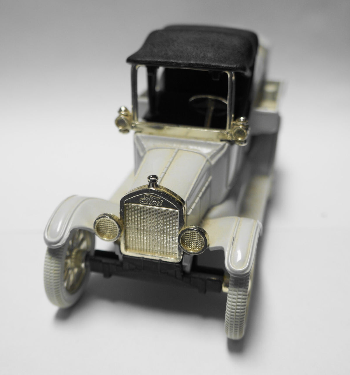 Ertl Ford Model T 1918 Runabout Servistar Bank Diecast Model