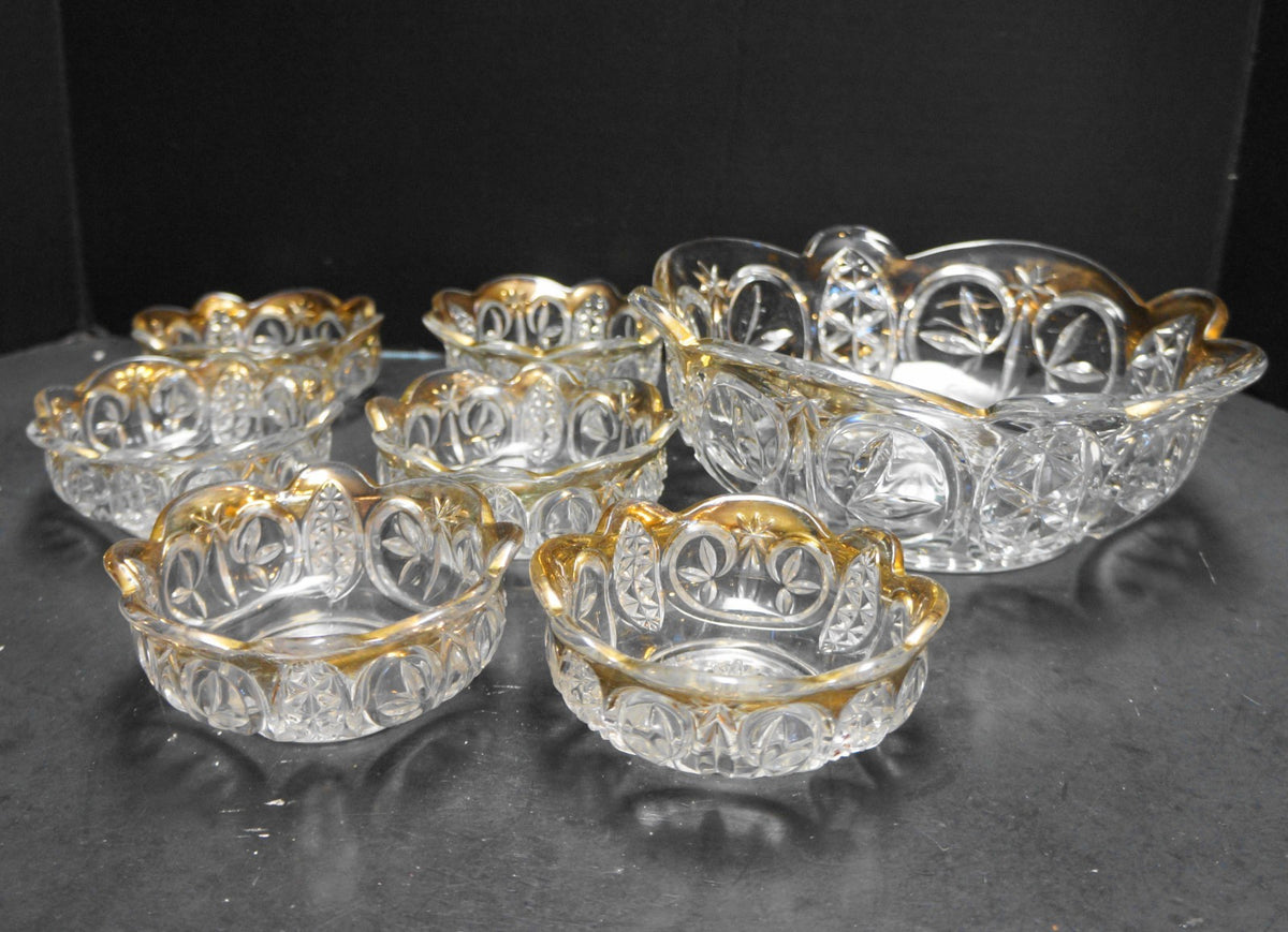 New Martinsville Leaf and Star Berry Bowl Set 7 Pieces EAPG