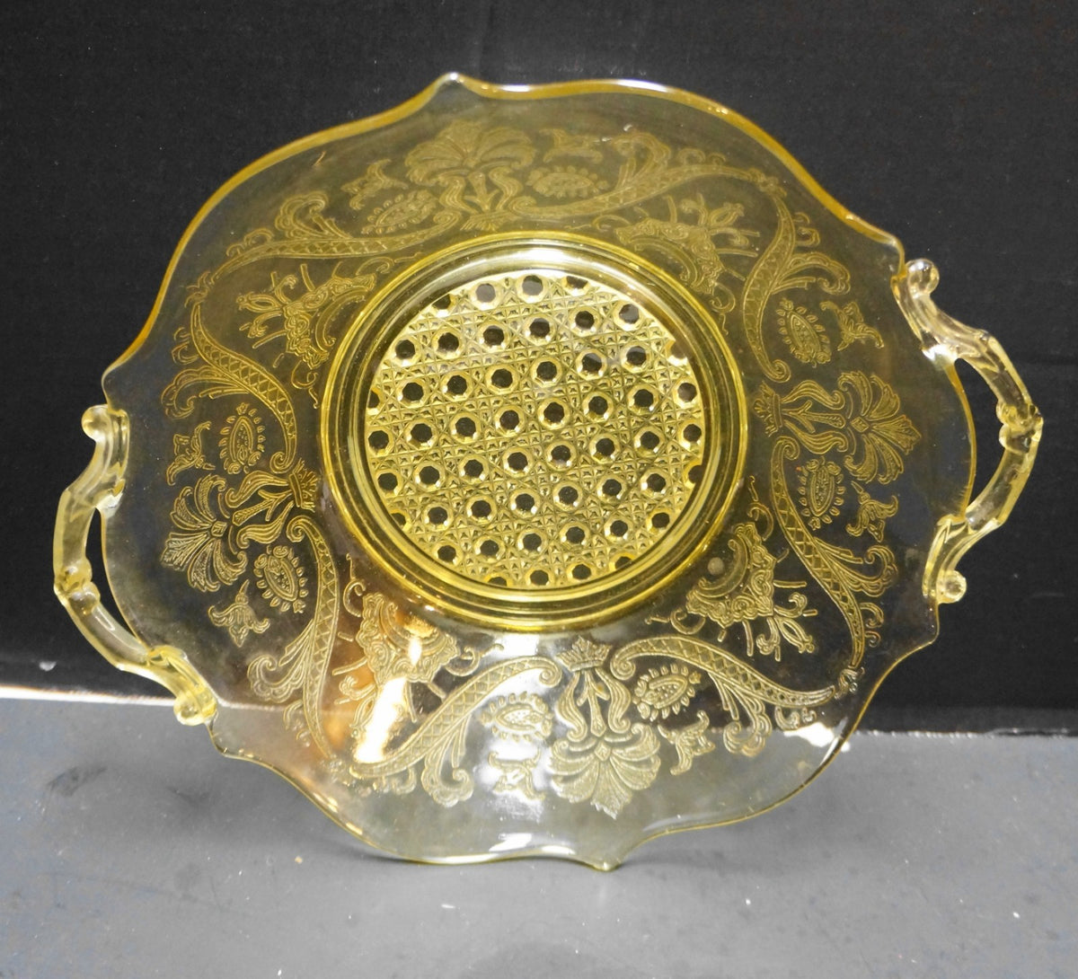 Lancaster Landrum Topaz Depression Glass Salad Serving Bowl Yellow 9 IN