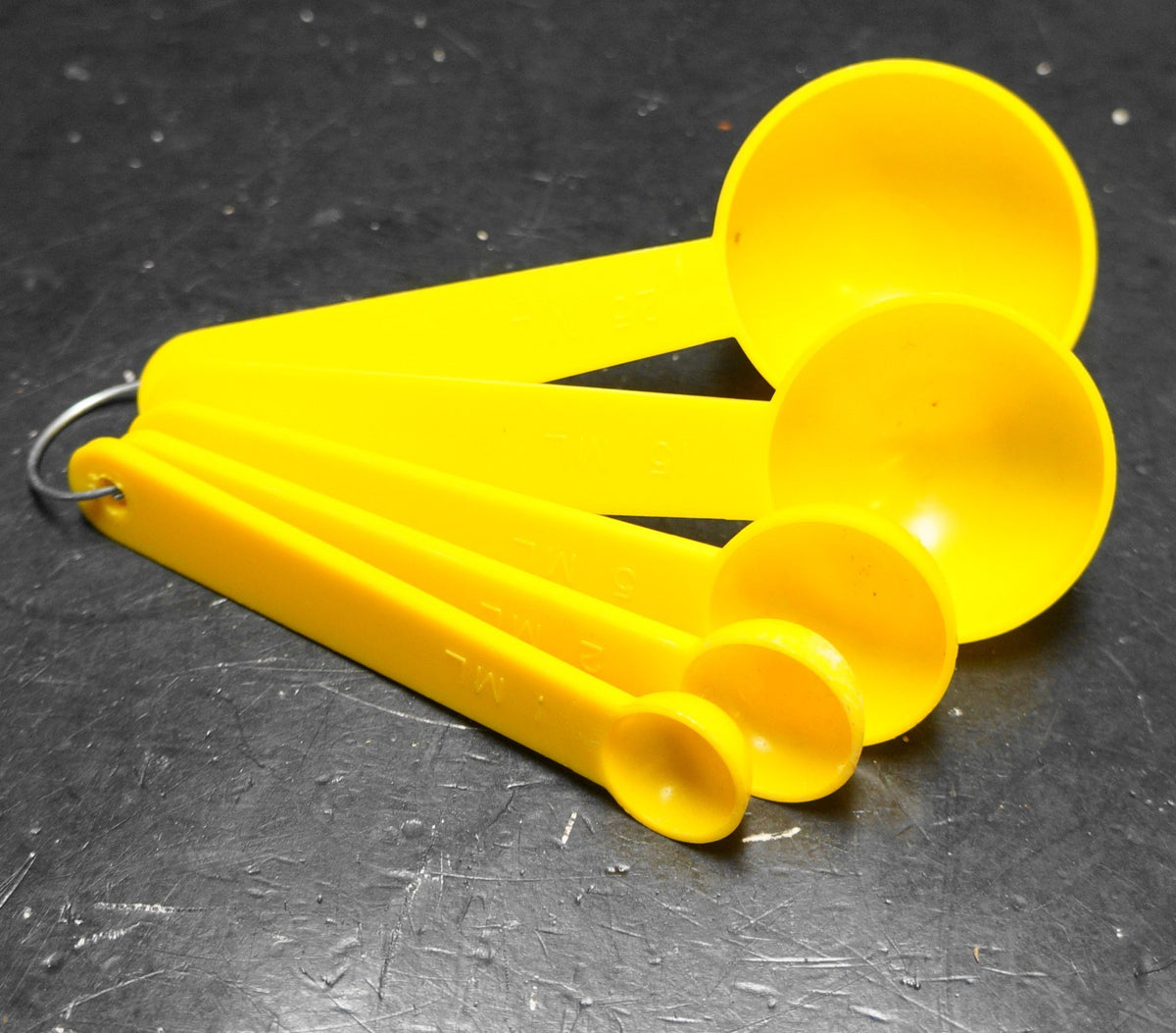 Enrich Ohaus Yellow Plastic Metric Measuring Spoons