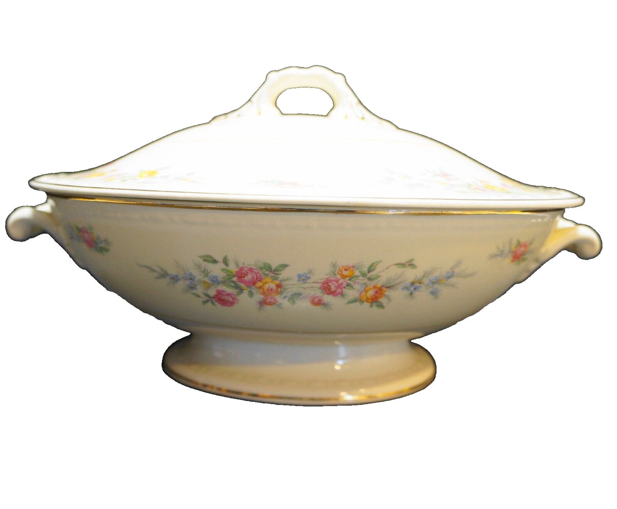 Homer Laughlin Cashmere Eggshell Georgian Oval Covered Vegetable
