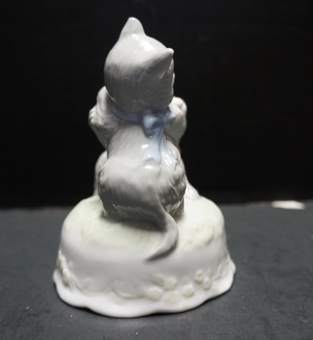 Precious Playmates Kittens Porcelain Music Box Heritage House