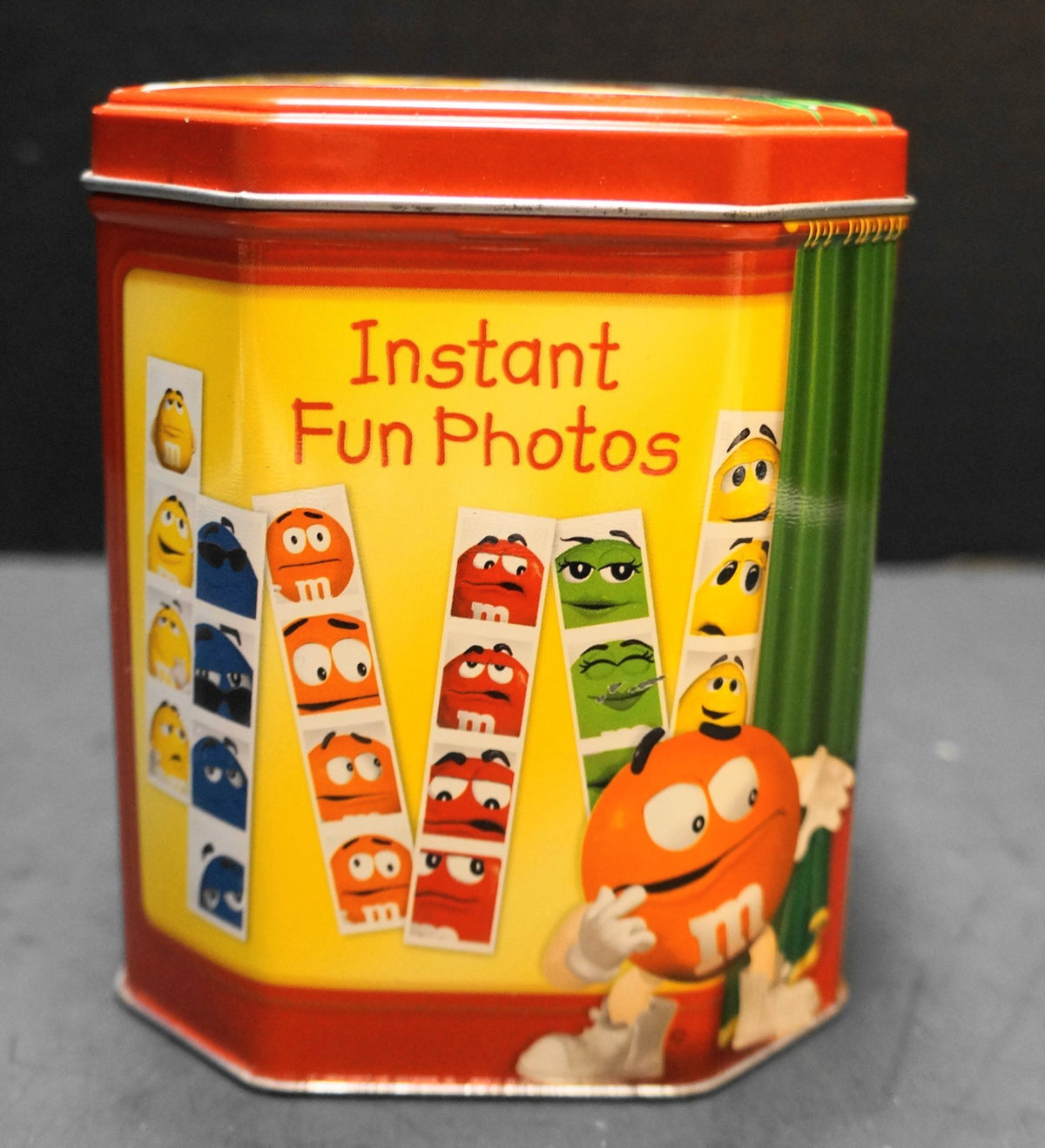 M&M's Photo Booth Christmas Tin 2004 Limited Edition 18