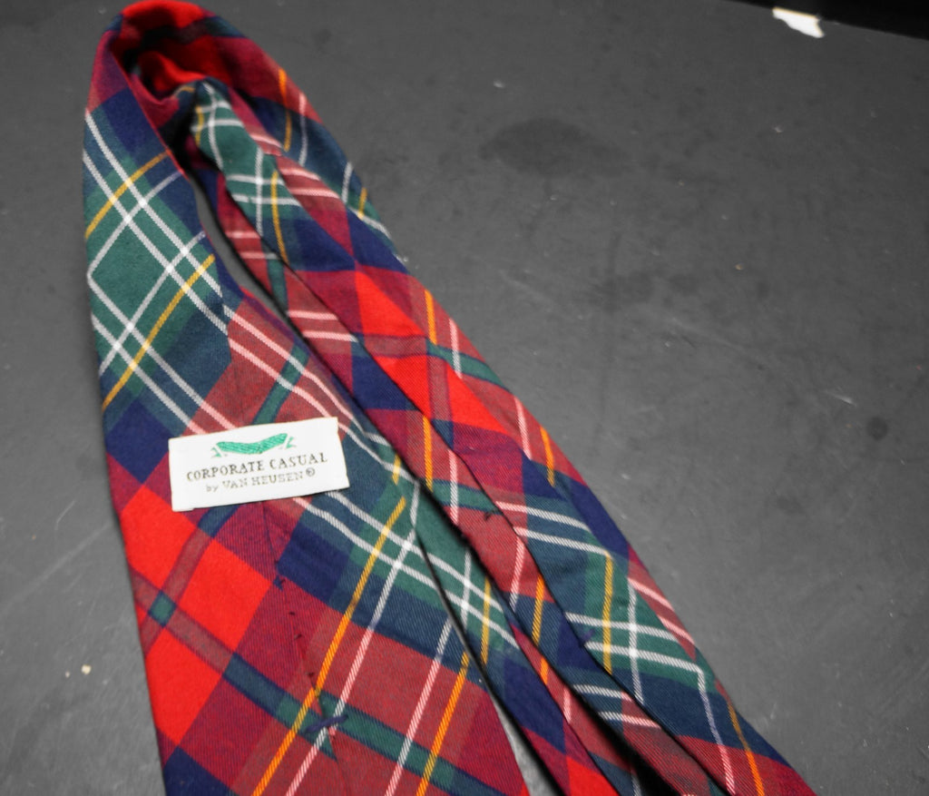 Van Heusen Corporate Casual Green Red Tartan Plaid Tie Cotton Made in USA