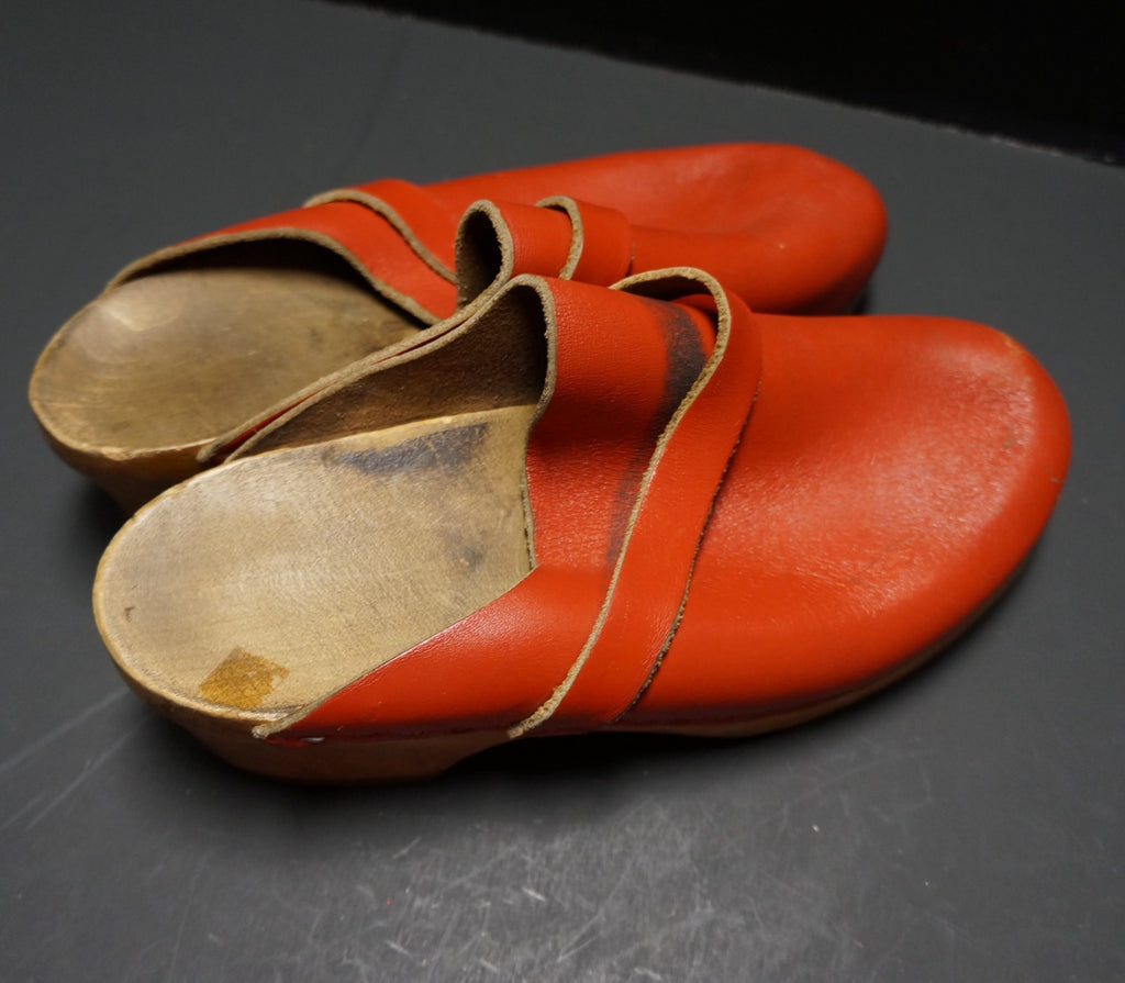 Poronylia Red Leather Wood Clogs Sweden Womens Shoes Small 4.5 or 5