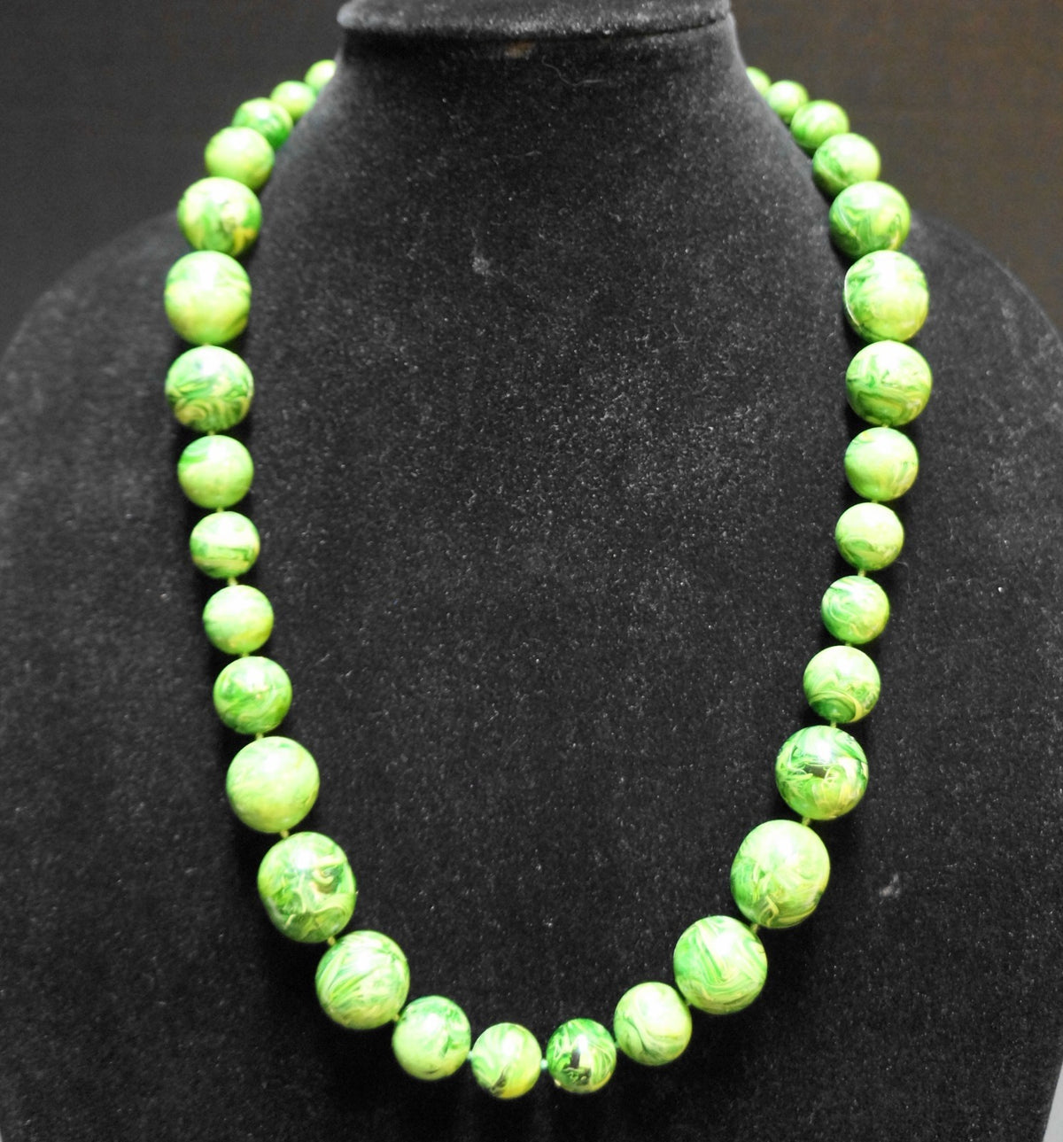 Creamed Spinach Marbled Celluloid Chunky Bead Necklace 26 IN