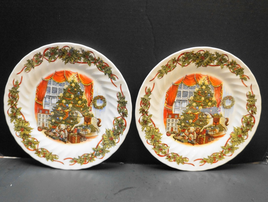 Queens Christmas Morning Dinner Plates Set of 3