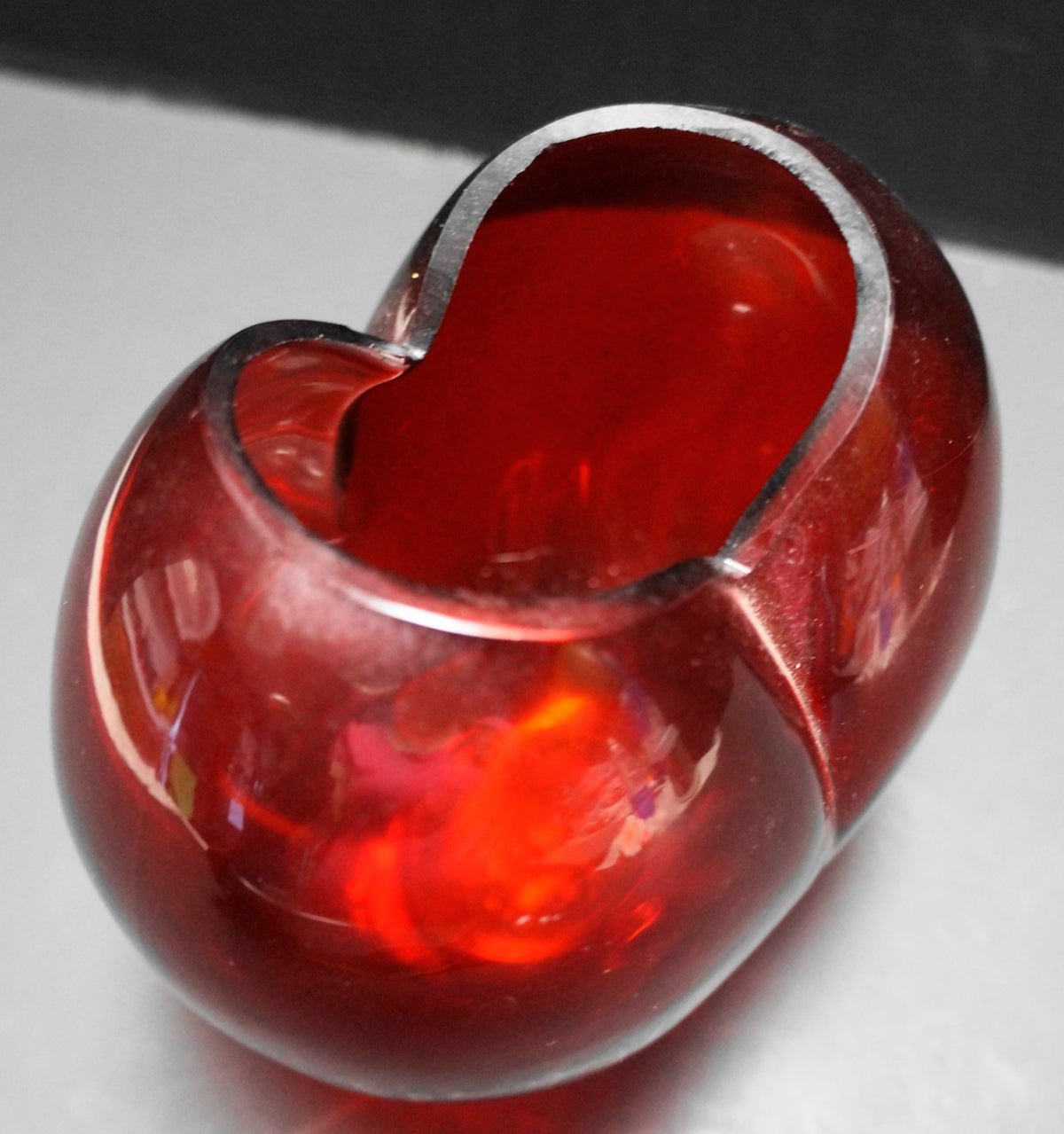 FTD Red Heart Heavy Blown Glass Vase 1986 Valentine