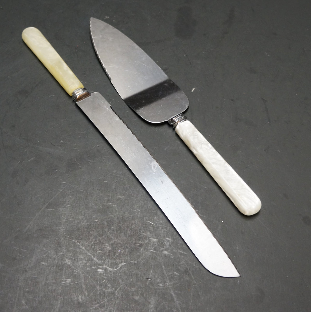 Sheffield England White Pearlized Lucite Handle Cake Knife Server Set