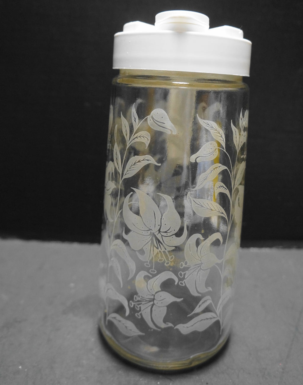 Tang Pitcher White Plastic Lid Etched Lilies Floral Brocade 1 Qt